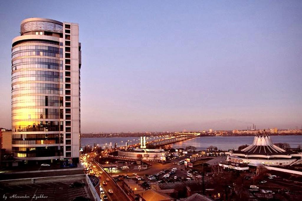 Staybridge Mini-Hotel In Most City Panoramic River View دنيبروبيتروفسك المظهر الخارجي الصورة